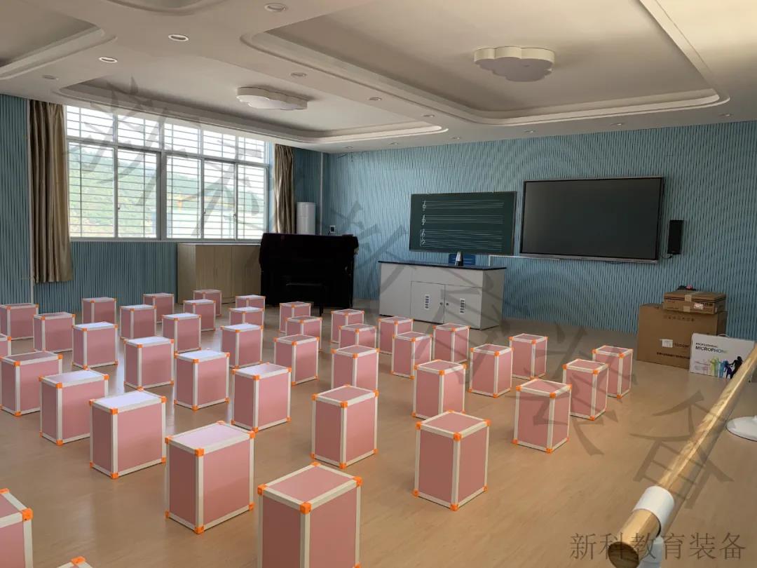 <a href='http://www.qmcku.cn/chanpin/58-1.html' target='1' style='font-size:18px; font-weight:bold; color:#000000;'>音樂室</a>2