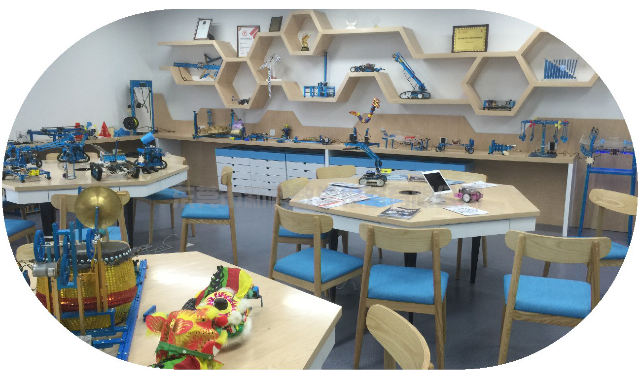 <a href='http://www.qmcku.cn' target='1' style='font-size:14px; font-weight:bold; color:#0080ff;'>創(chuàng)客實(shí)驗(yàn)室</a>展示區(qū)