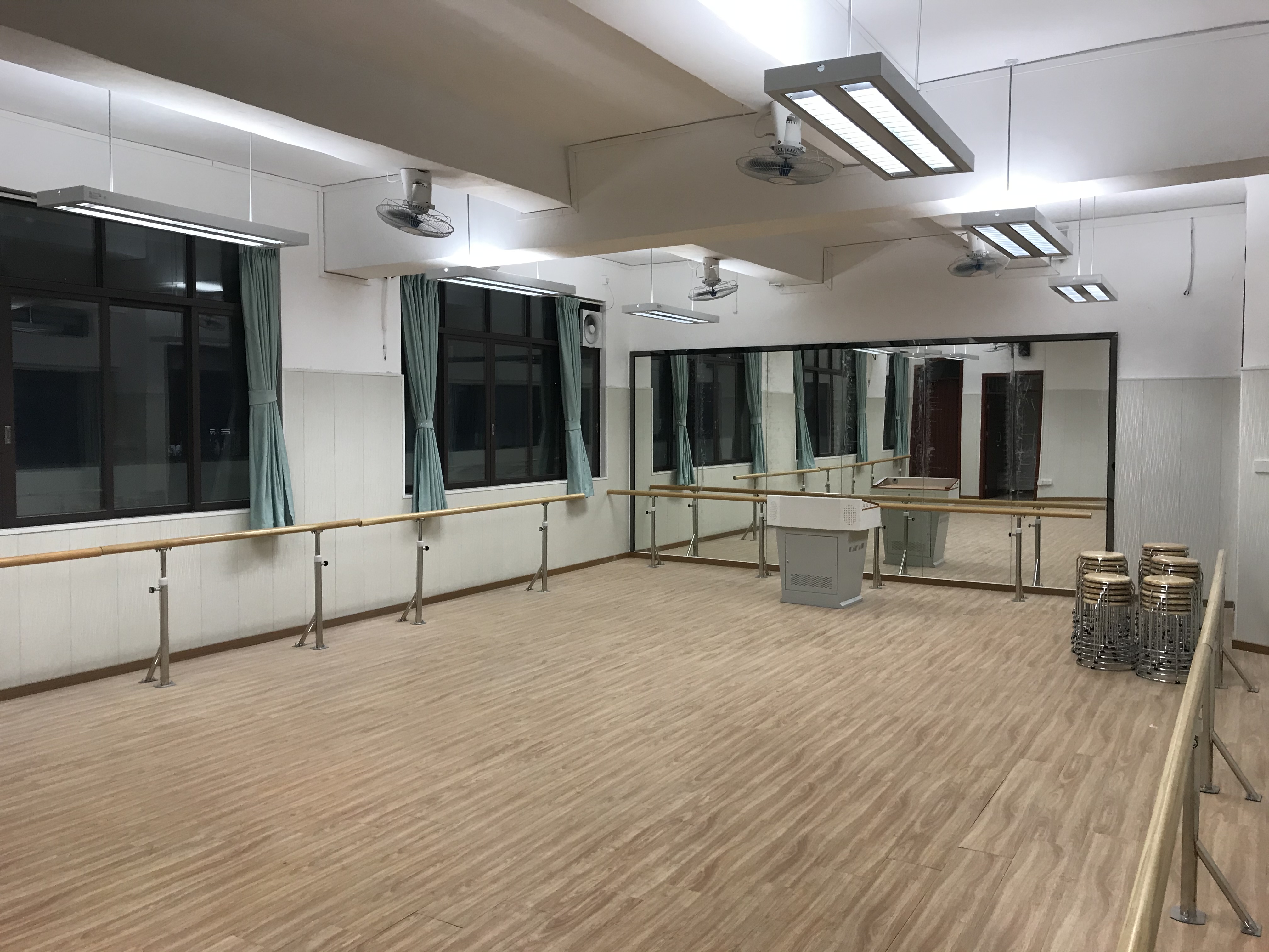 <a href='http://www.qmcku.cn/chanpin/59-1.html' target='1' style='font-size:18px; font-weight:bold; color:#000000;'>舞蹈室</a>