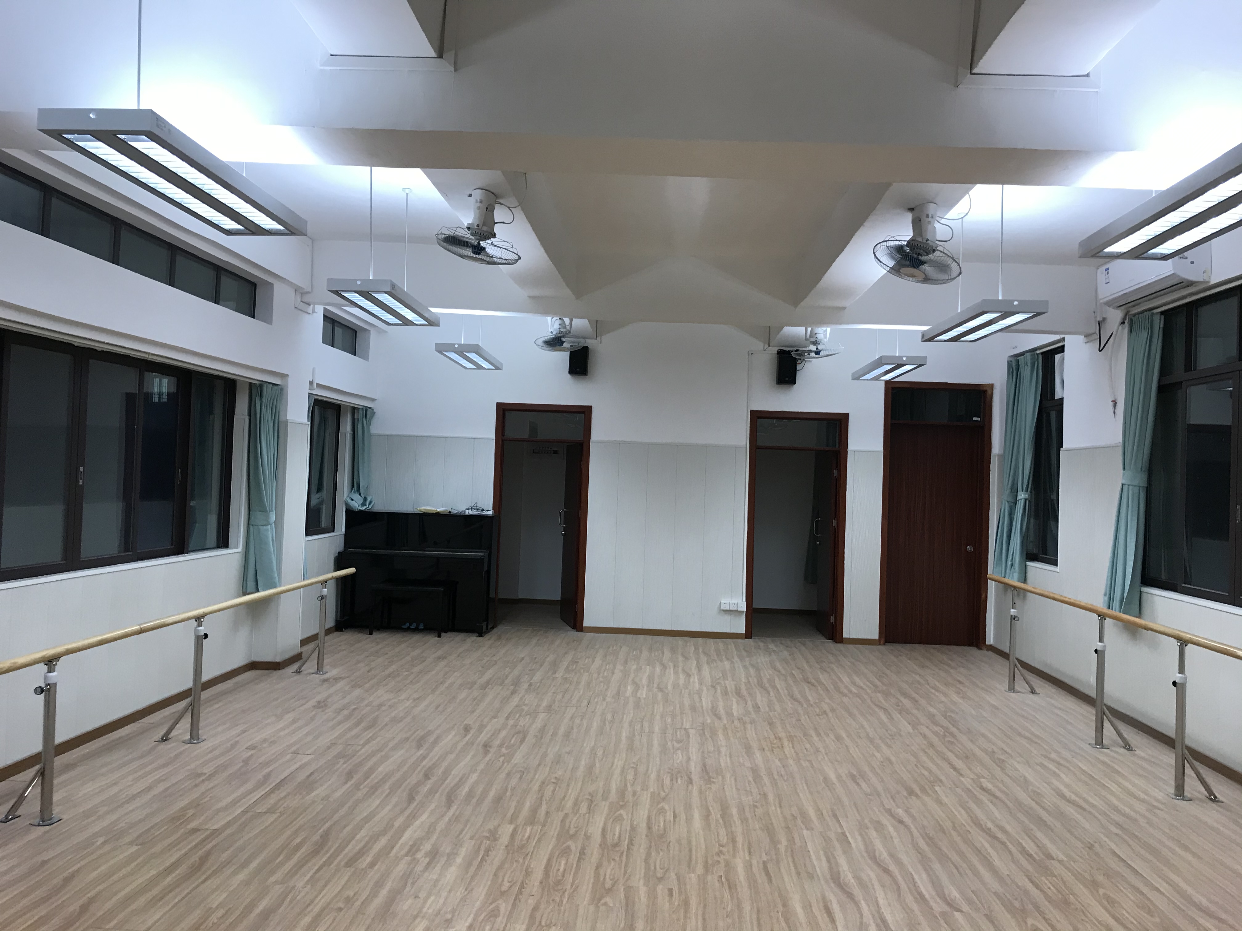 <a href='http://www.qmcku.cn/chanpin/59-1.html' target='1' style='font-size:18px; font-weight:bold; color:#000000;'>舞蹈室</a>