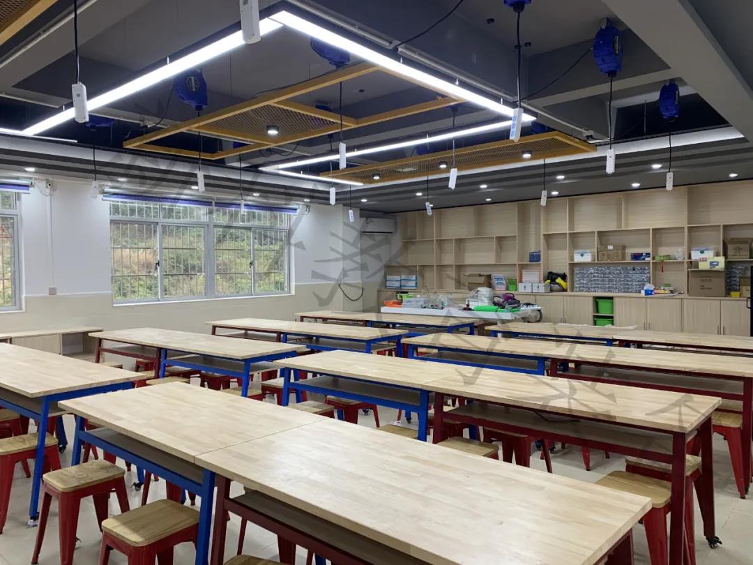 <a href='http://www.qmcku.cn' target='1' style='font-size:14px; font-weight:bold; color:#0080ff;'>創(chuàng)客實(shí)驗(yàn)室</a>