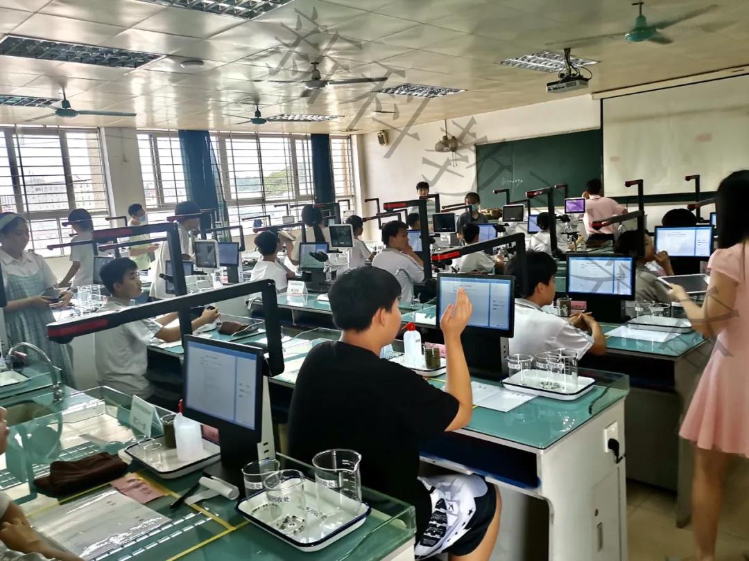 <a href='http://www.qmcku.cn/' target='1' style='font-size:14px; font-weight:bold; color:#0080ff;'>物理實驗室</a>考試系統(tǒng)