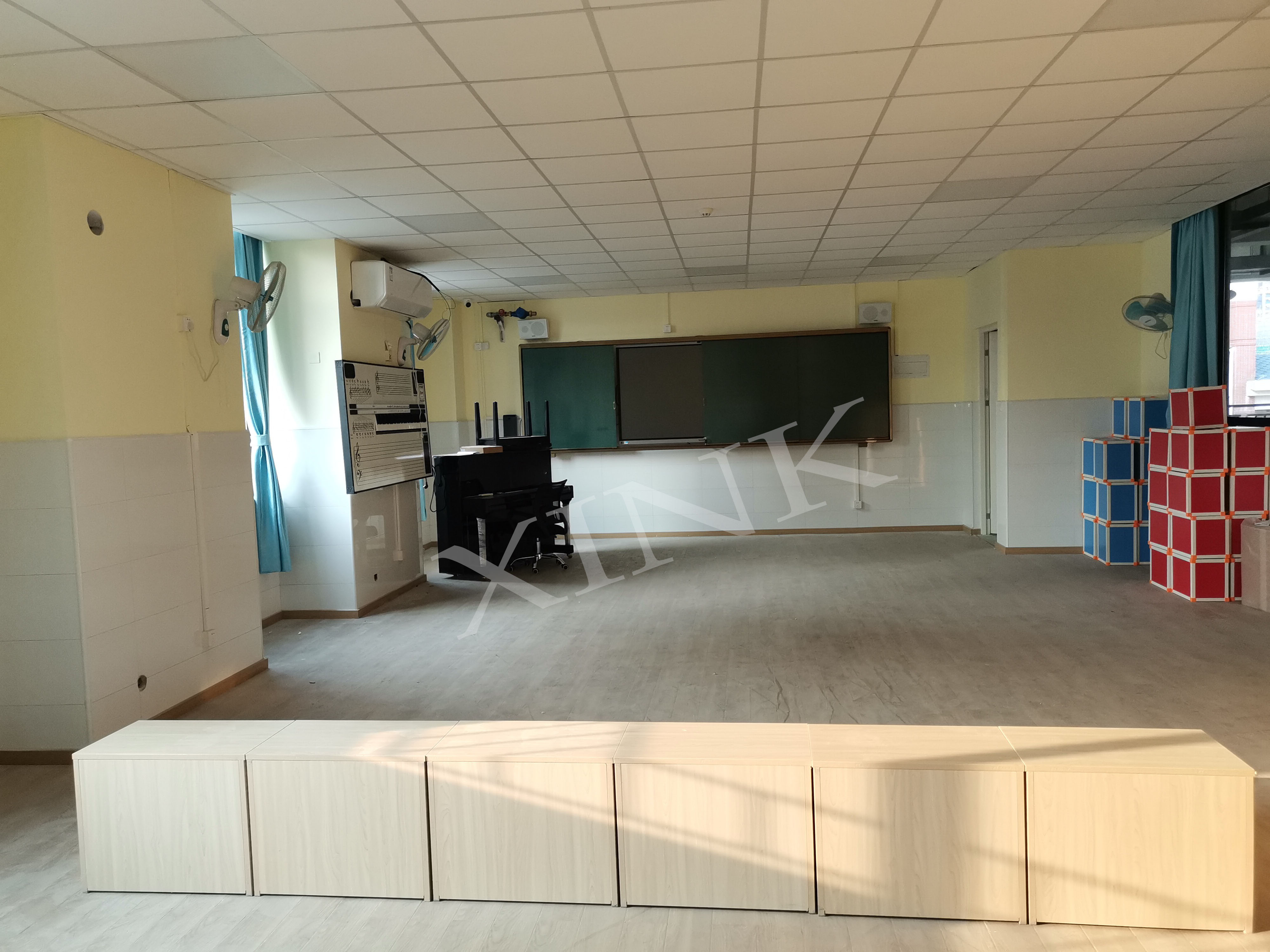 音樂<a href='http://www.qmcku.cn/chanpin/59-1.html' target='1' style='font-size:18px; font-weight:bold; color:#000000;'>舞蹈室</a>