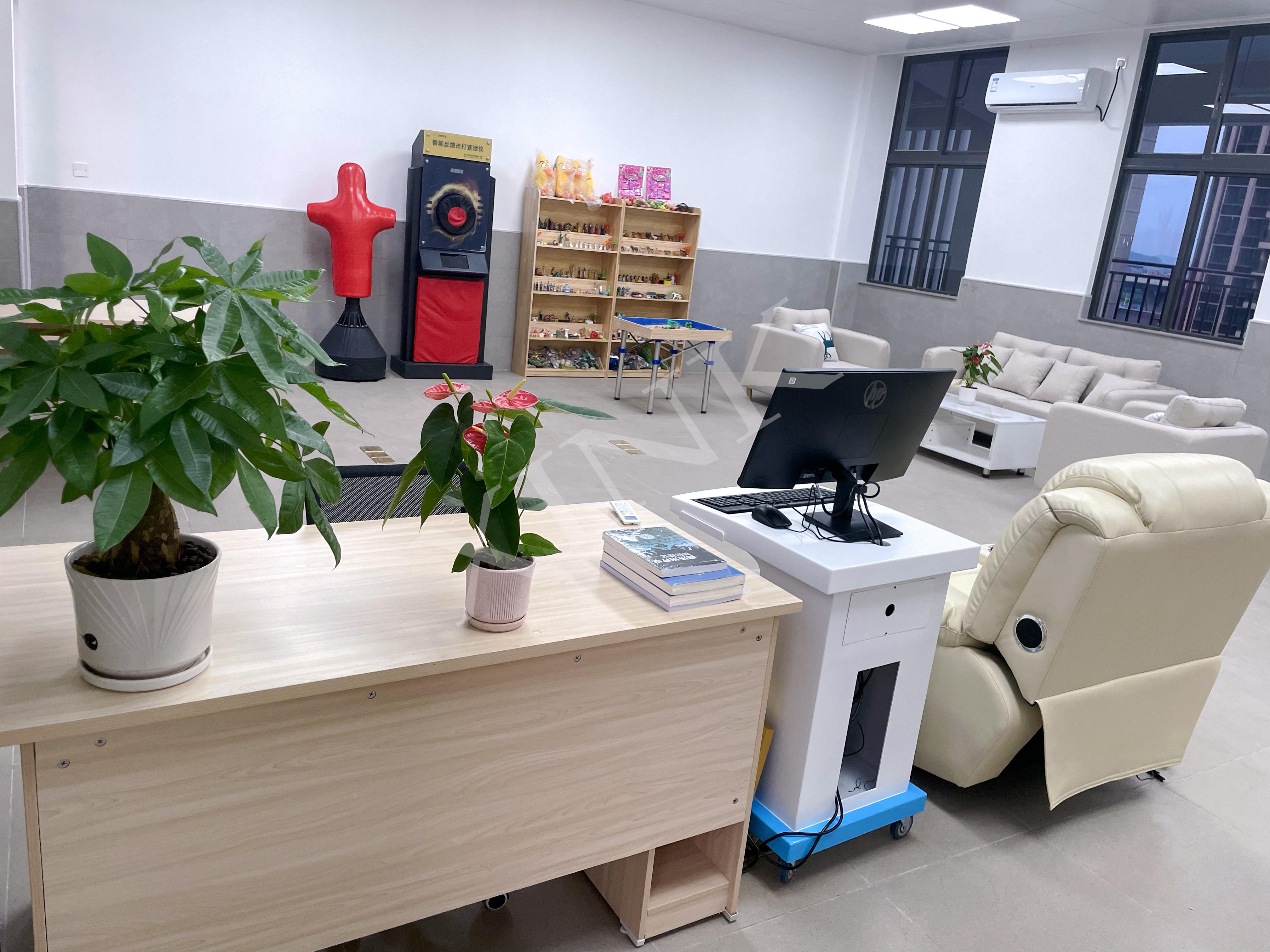 <a href='http://www.qmcku.cn' target='1' style='font-size:14px; font-weight:bold; color:#0080ff;'>心理咨詢室</a>