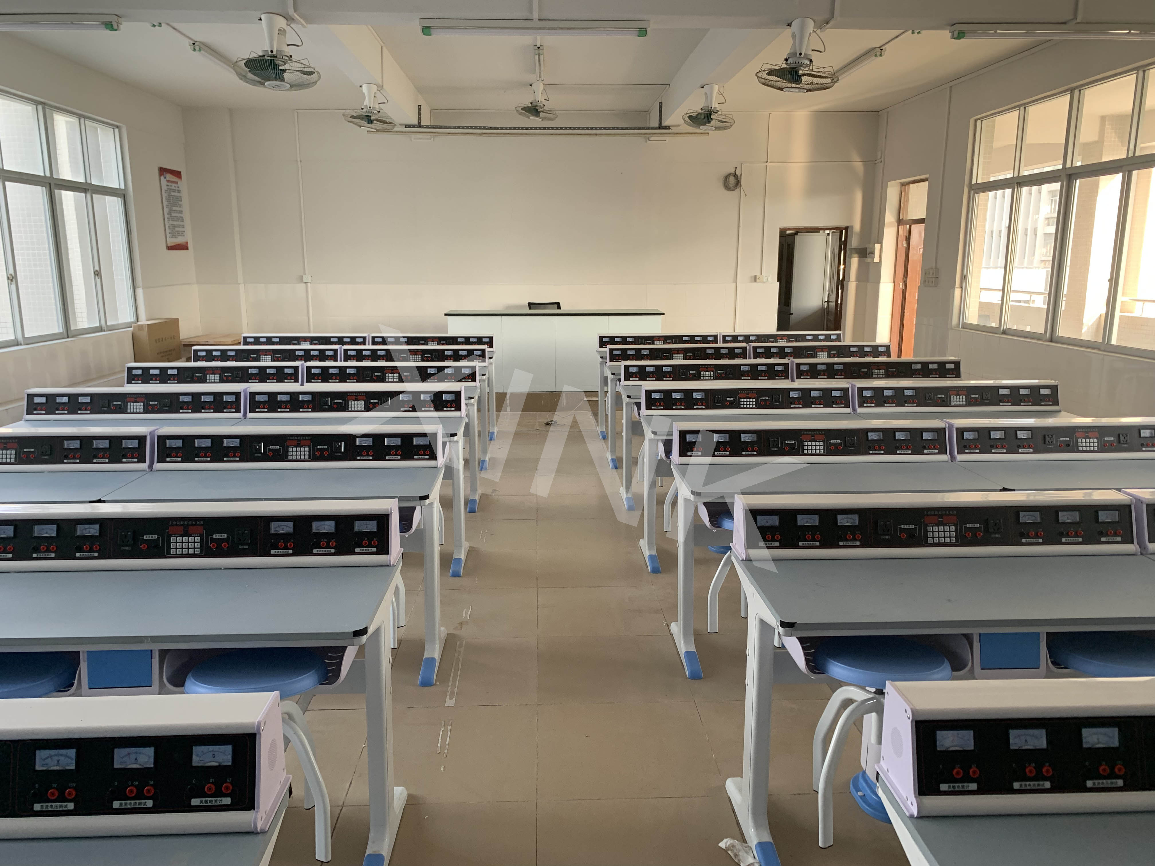 <a href='http://www.qmcku.cn/' target='1' style='font-size:14px; font-weight:bold; color:#0080ff;'>物理實驗室</a>