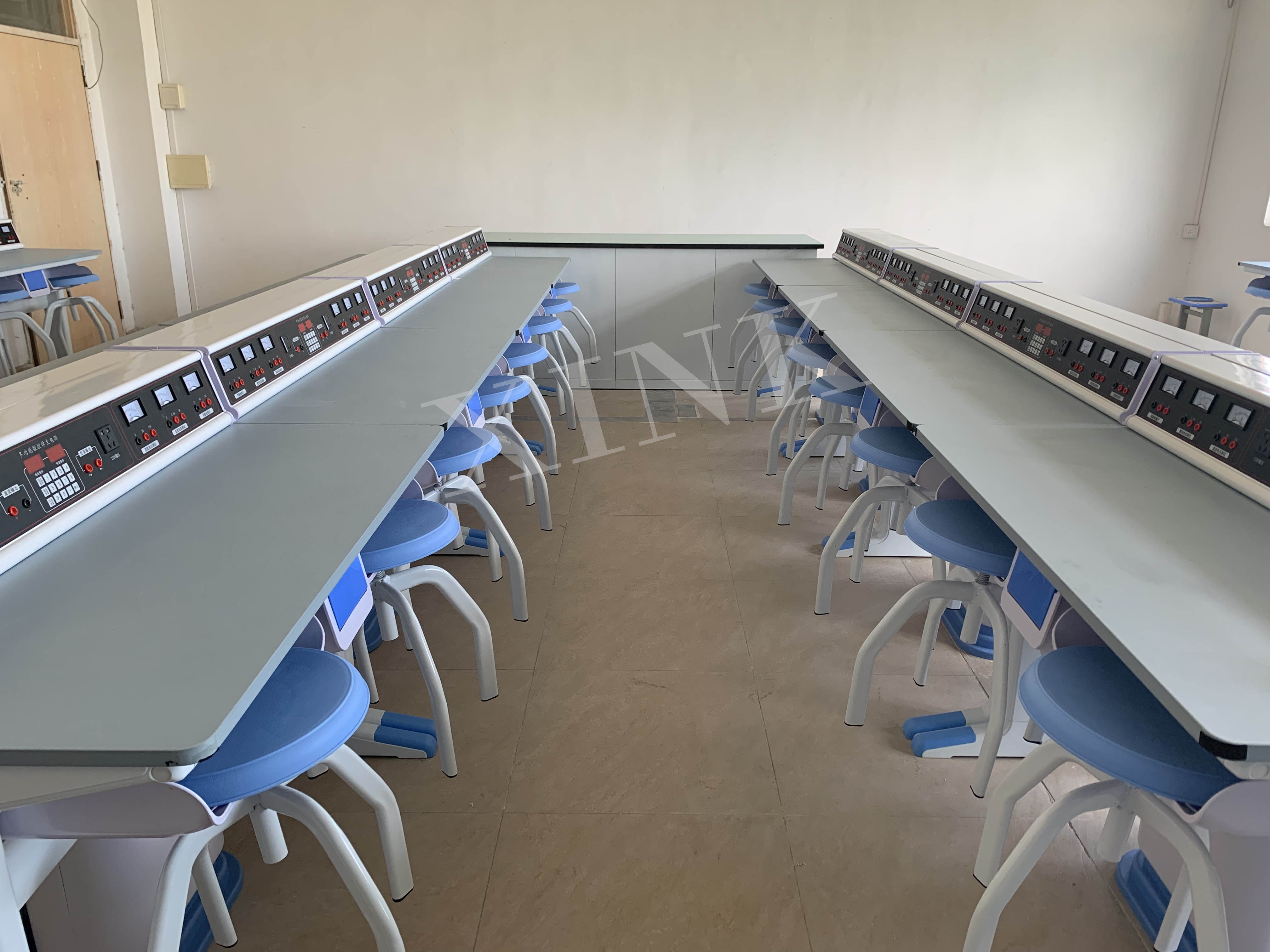 <a href='http://www.qmcku.cn/' target='1' style='font-size:14px; font-weight:bold; color:#0080ff;'>物理實驗室</a>