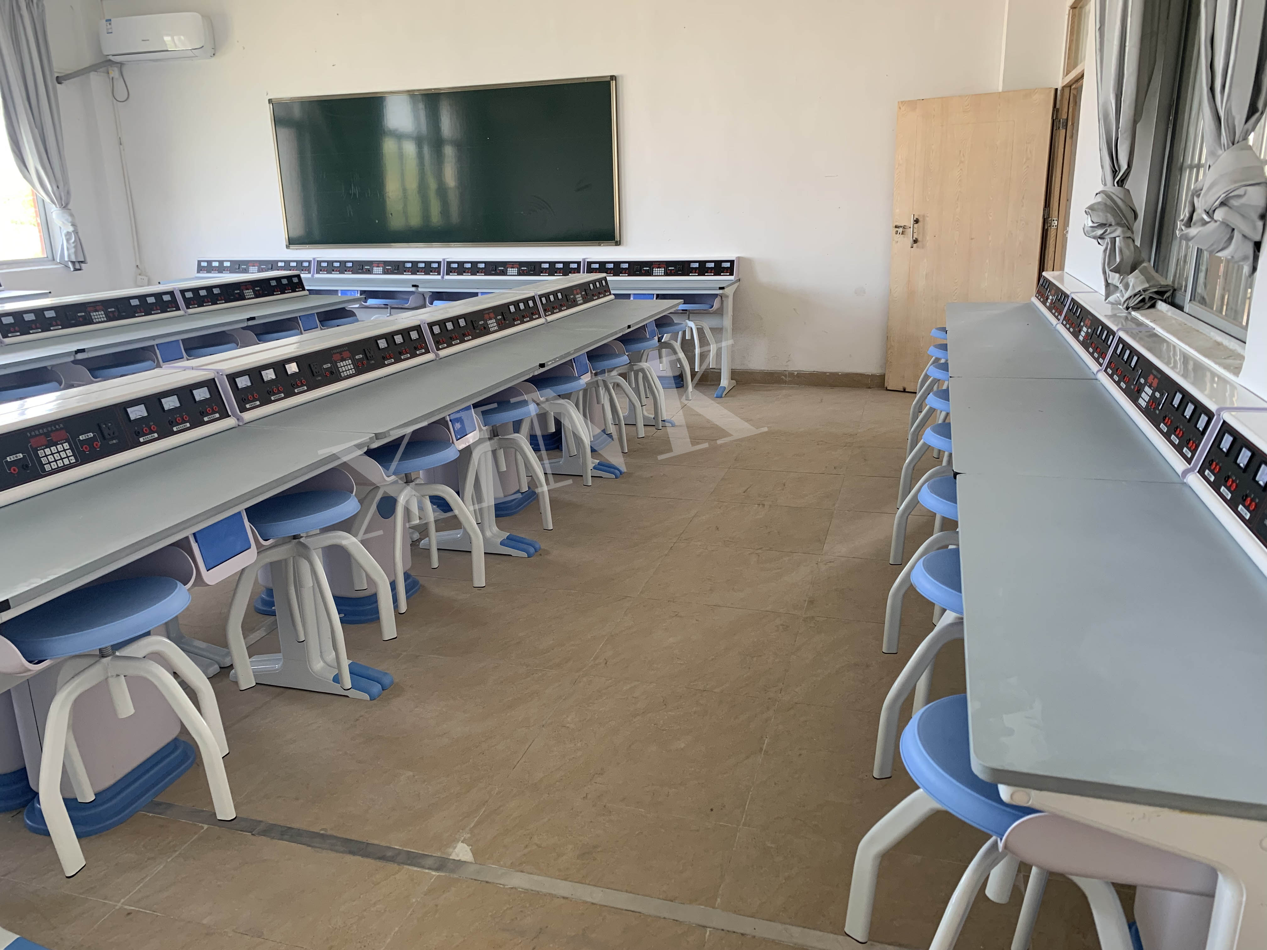 <a href='http://www.qmcku.cn/' target='1' style='font-size:14px; font-weight:bold; color:#0080ff;'>物理實驗室</a>