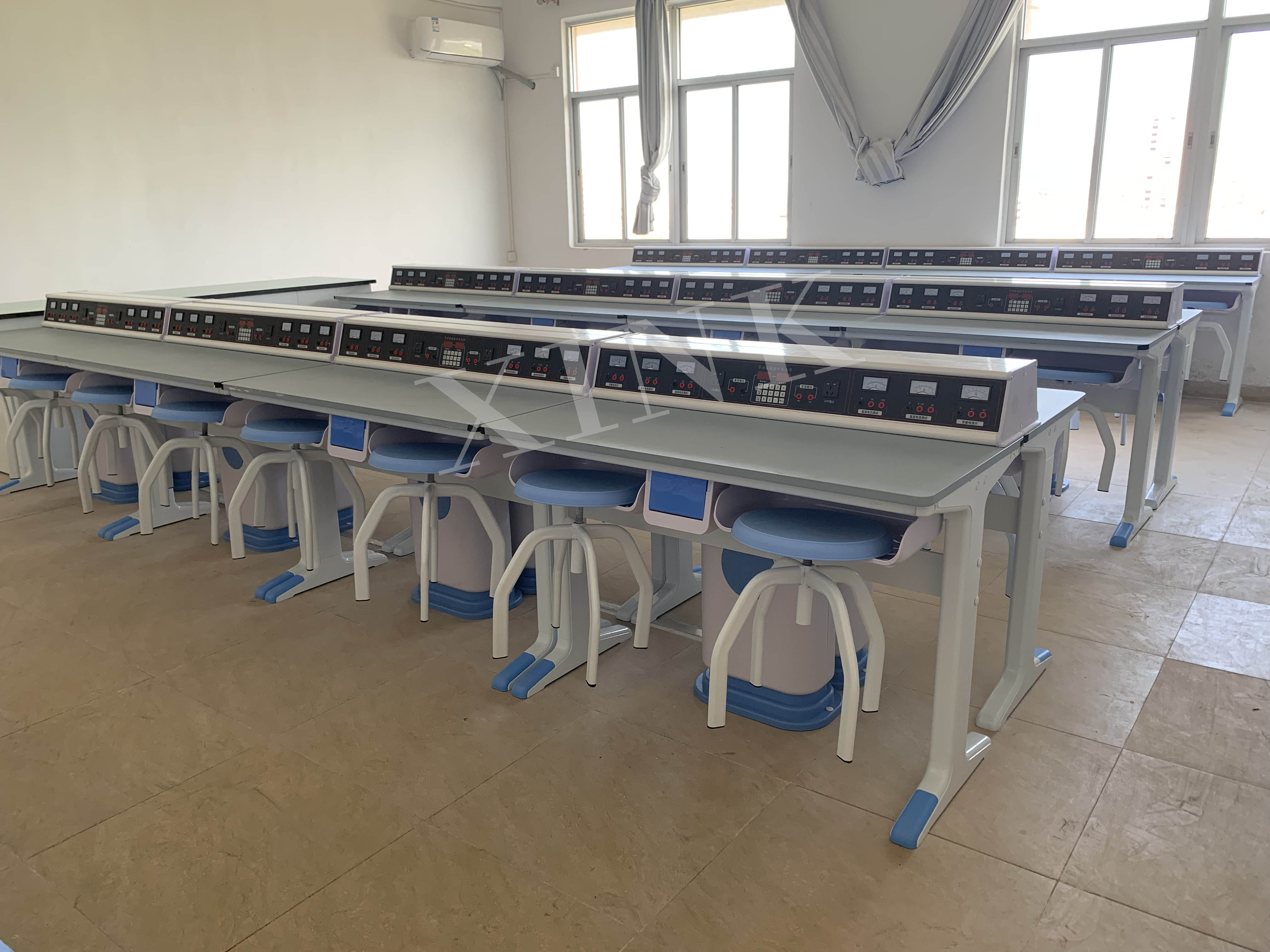 電學<a href='http://www.qmcku.cn/' target='1' style='font-size:14px; font-weight:bold; color:#0080ff;'>物理實驗室</a>