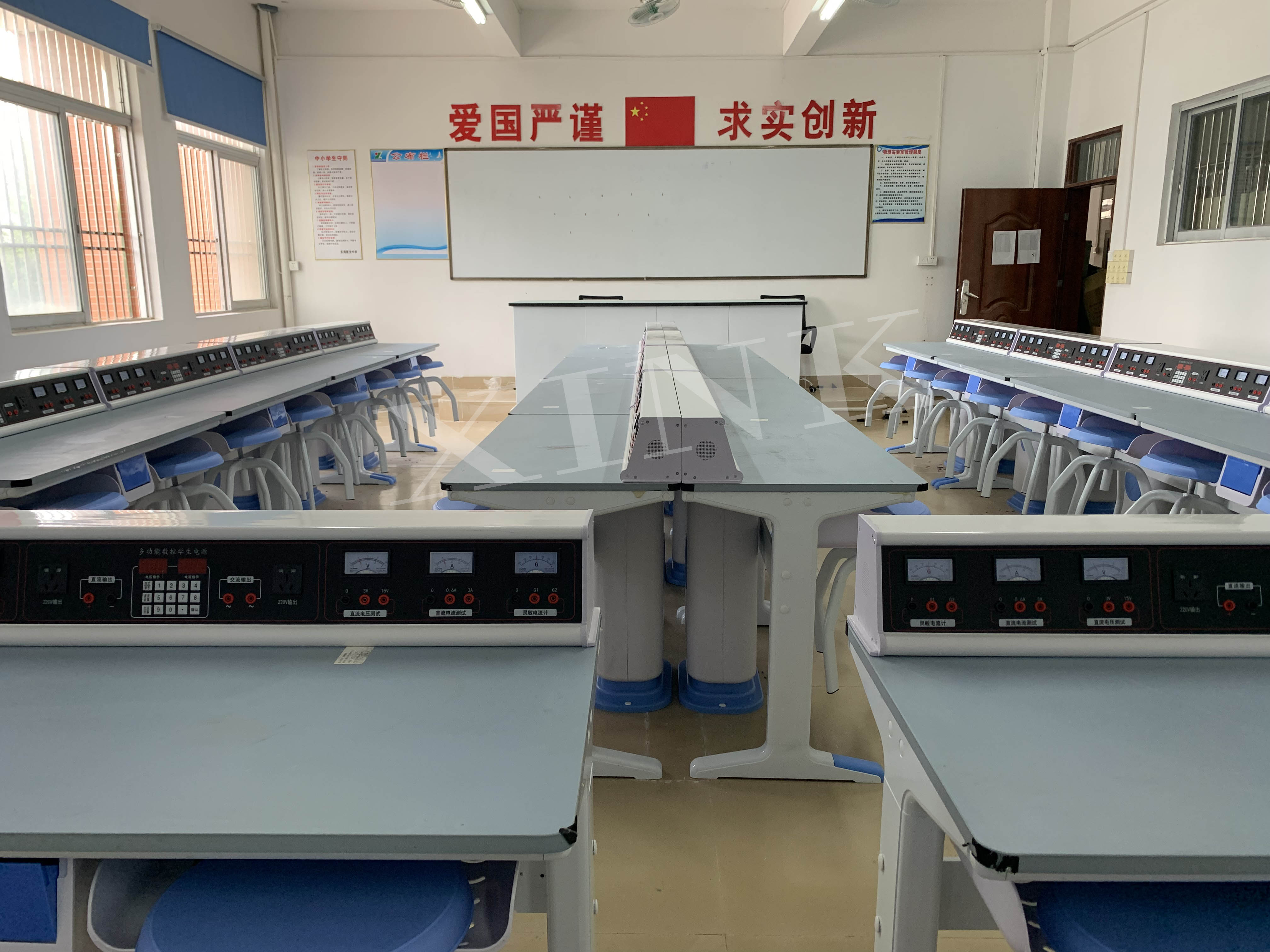 <a href='http://www.qmcku.cn/' target='1' style='font-size:14px; font-weight:bold; color:#0080ff;'>物理實(shí)驗(yàn)室</a>