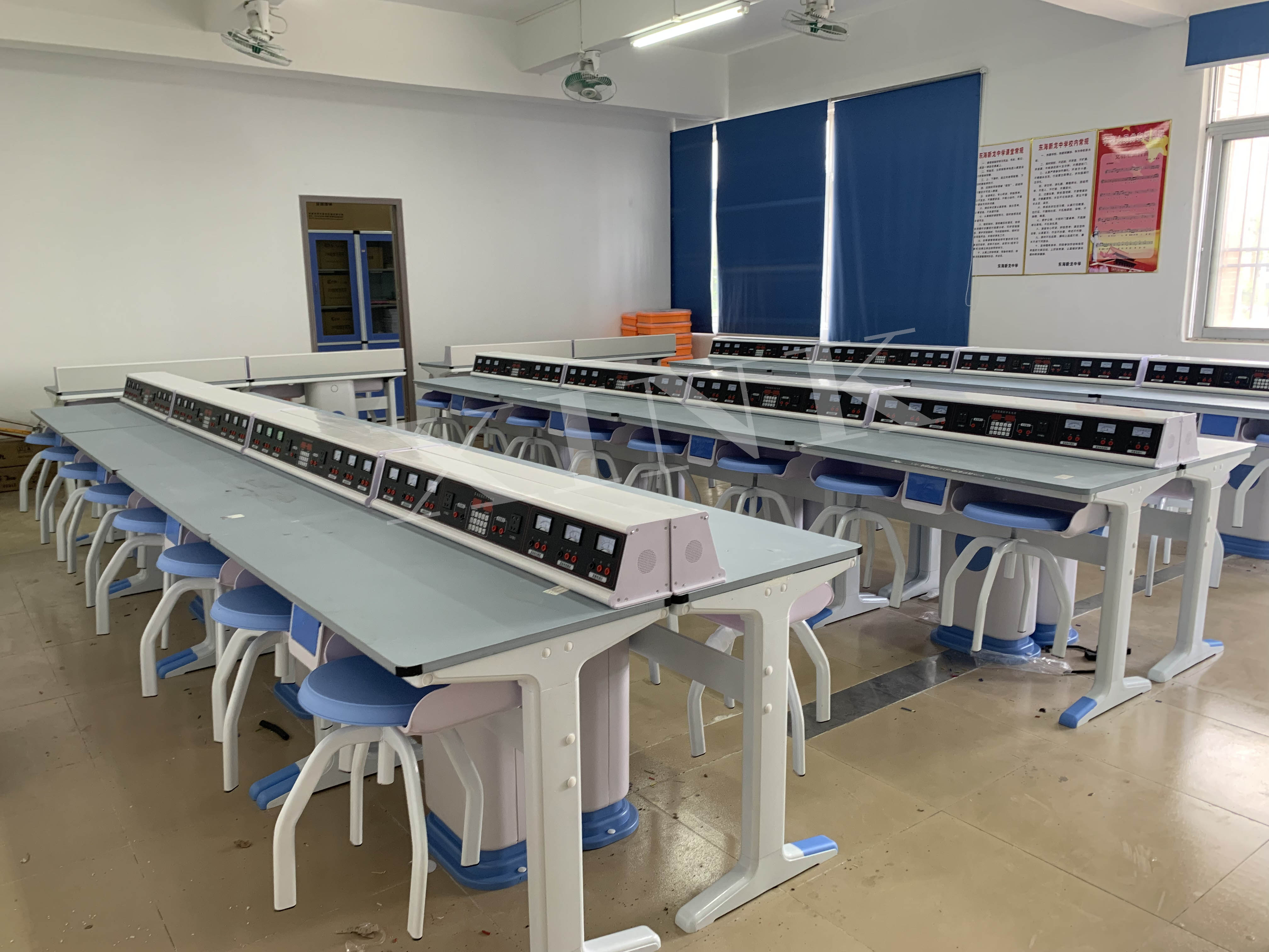 <a href='http://www.qmcku.cn/' target='1' style='font-size:14px; font-weight:bold; color:#0080ff;'>物理實(shí)驗(yàn)室</a>