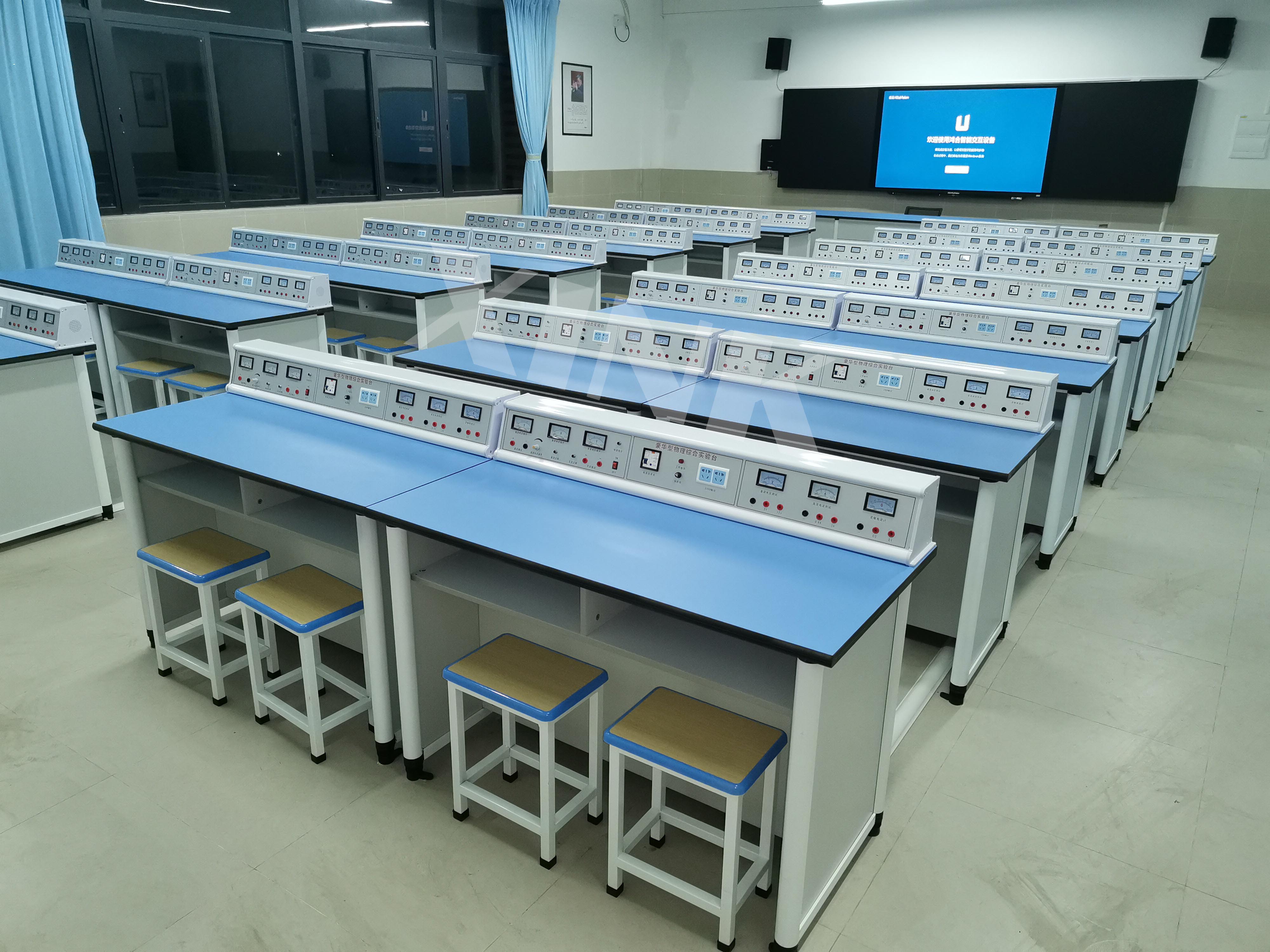 電學(xué)<a href='http://www.qmcku.cn/' target='1' style='font-size:14px; font-weight:bold; color:#0080ff;'>物理實(shí)驗(yàn)室</a>