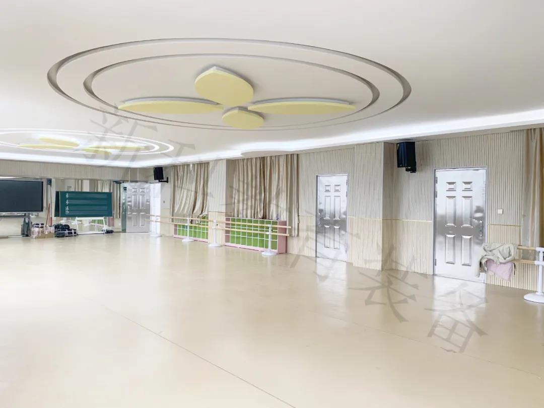 <a href='http://www.qmcku.cn/chanpin/59-1.html' target='1' style='font-size:18px; font-weight:bold; color:#000000;'>舞蹈室</a>