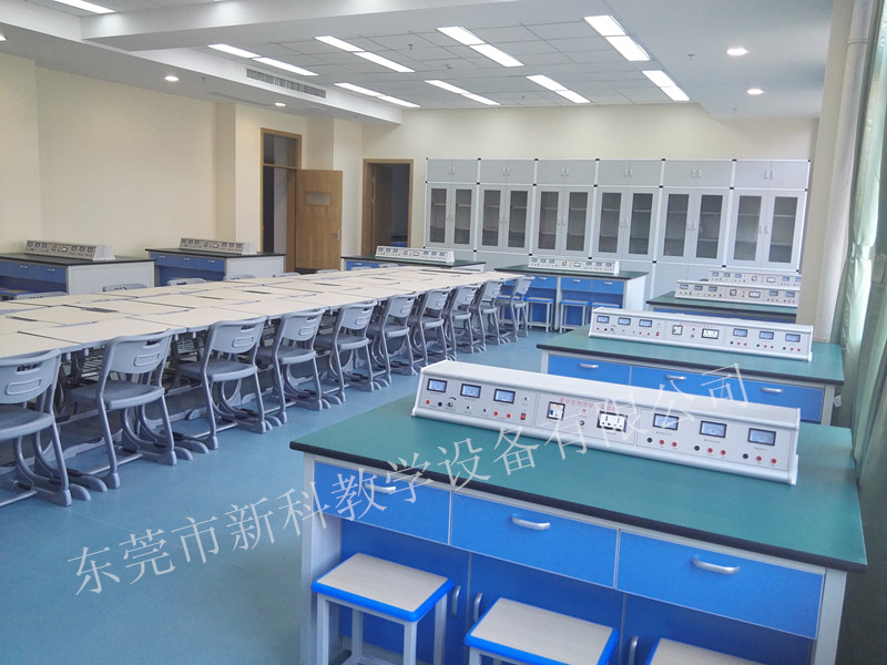 <a href='http://www.qmcku.cn/' target='1' style='font-size:14px; font-weight:bold; color:#0080ff;'>物理實(shí)驗(yàn)室</a>教室