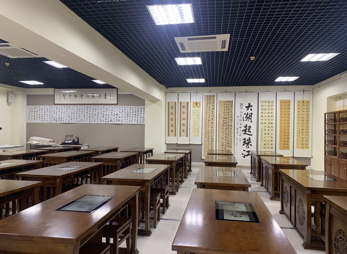 <a href='http://www.qmcku.cn/chanpin/57-1.html' target='1' style='font-size:18px; font-weight:bold; color:#000000;'>書法室</a>