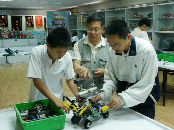 <a href='http://www.qmcku.cn/chanpin/60-1.html' target='1' style='font-size:18px; font-weight:bold; color:#000000;'>機器人功能室</a>