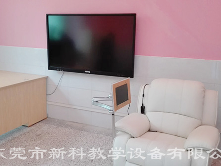 <a href='http://www.qmcku.cn' target='1' style='font-size:14px; font-weight:bold; color:#0080ff;'>心理咨詢室</a>布置