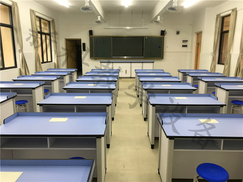 <a href='http://www.qmcku.cn/' target='1' style='font-size:14px; font-weight:bold; color:#0080ff;'>物理實驗室</a>