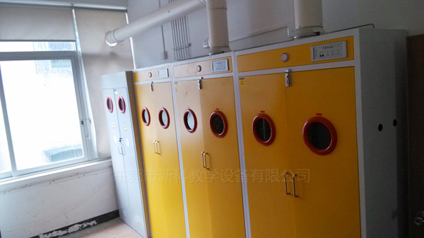 <a href='http://www.qmcku.cn/products/67-1.html' target='1' style='font-size:18px; font-weight:bold; color:#000000;'>氣瓶柜</a>案例